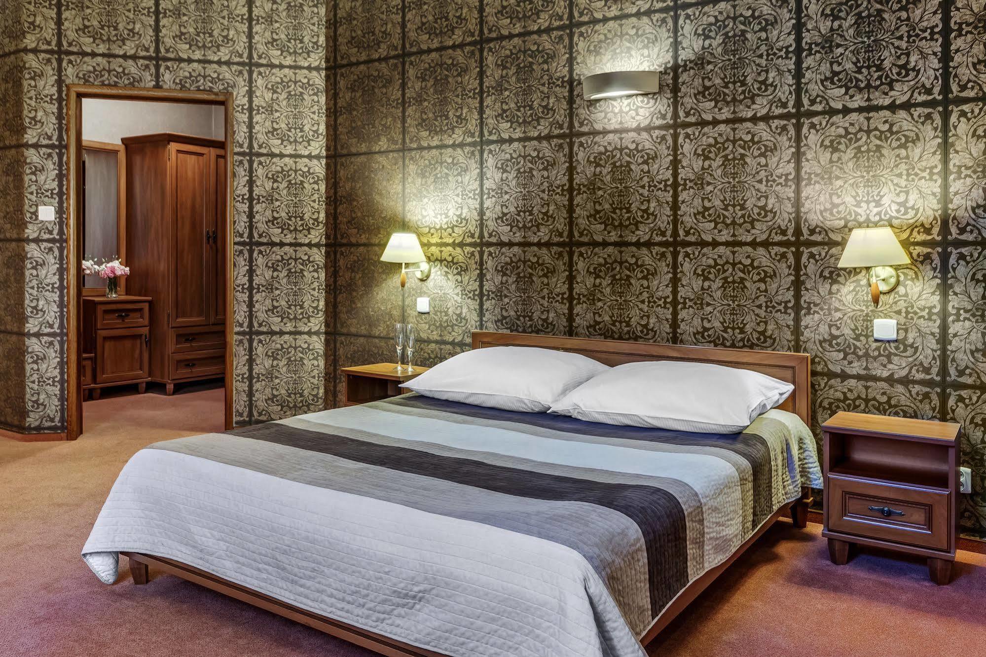 Lesny Dwor Hotel Radom Exterior photo